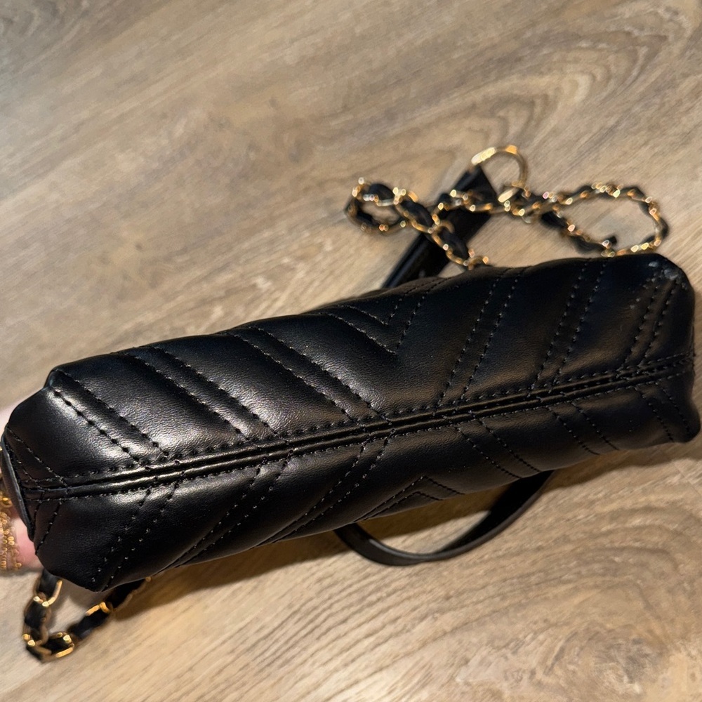 Amazon- Elegant Black Quilted Shoulder Bag - Picture 5 of 5